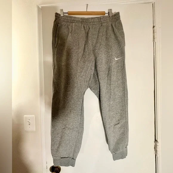 Nike Men’s Gray Sweatpants With Drawstring, Very Comfortable, Great For Activity - Picture 4 of 4